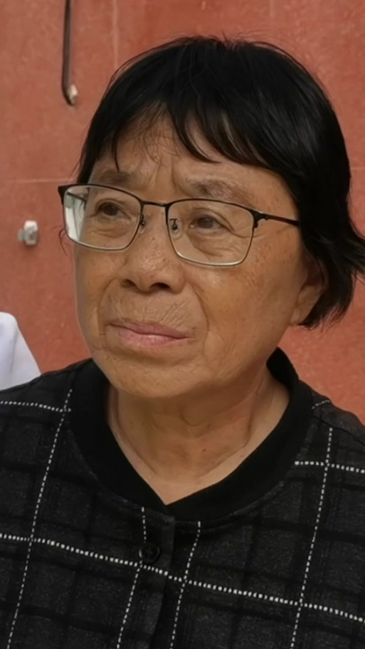 澳门49图库和高考后张桂梅躲门后与高考结束张桂梅