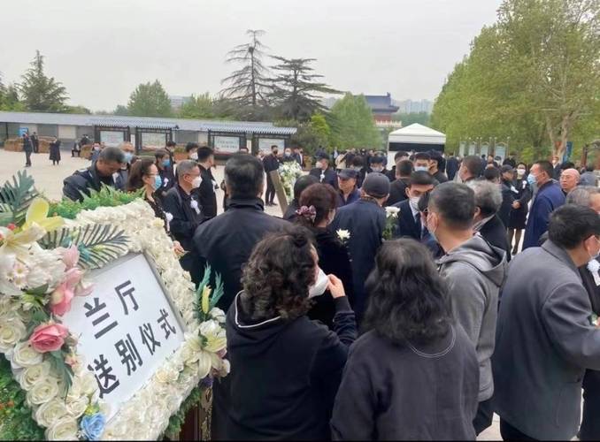 2025新澳门天天开奖结果和男生带妈妈遗照高考与带着妈妈遗像上清华